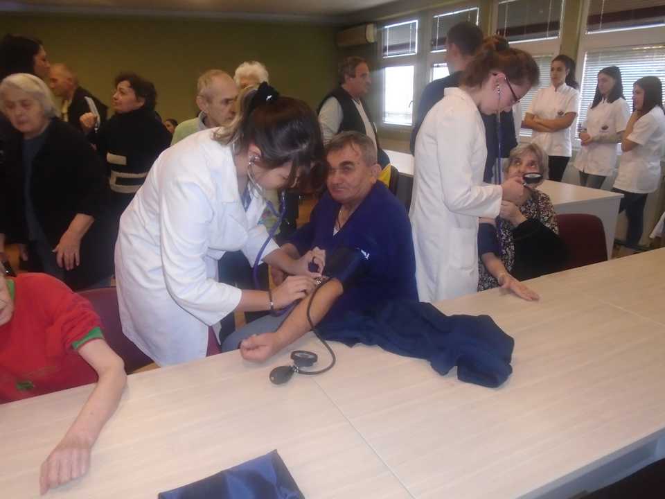 Poseta srednje medicinske škole iz Ćuprije – Gerontološki centar Jagodina – slika 3