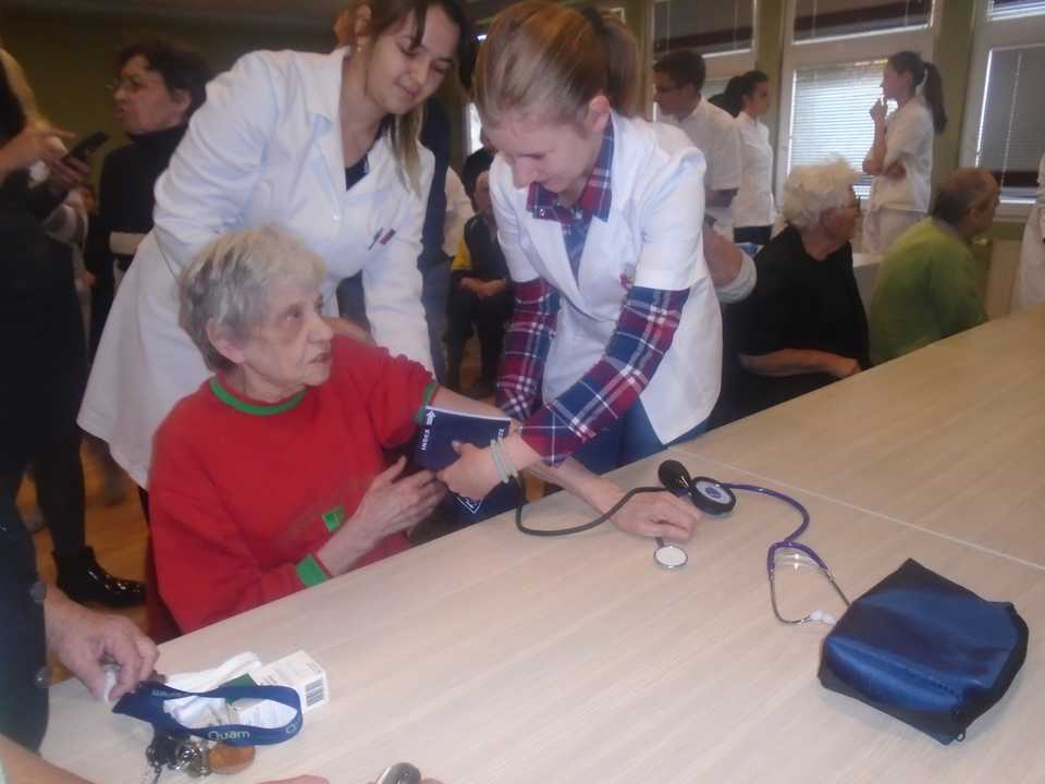 Poseta srednje medicinske škole iz Ćuprije – Gerontološki centar Jagodina – slika 5