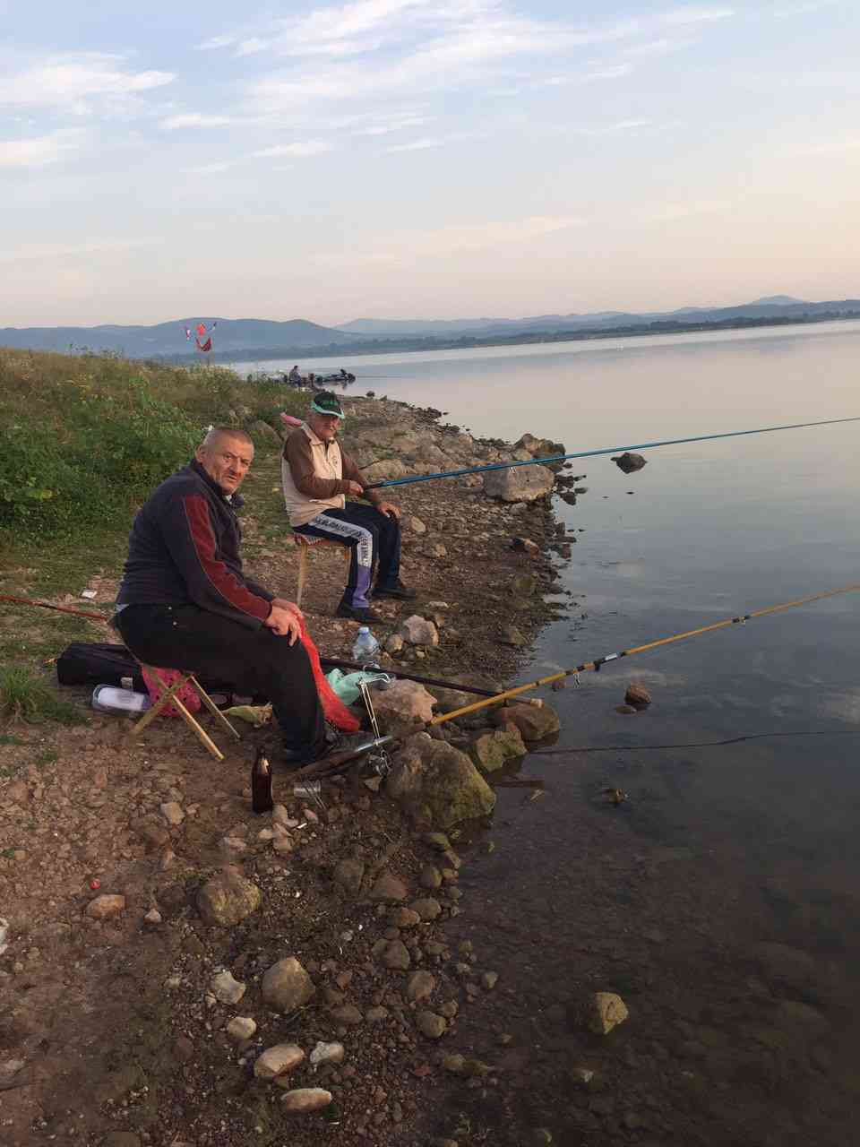 Риболовачка секција корисника ГЦ Јагодина на Гружанском језеру - сл. 3